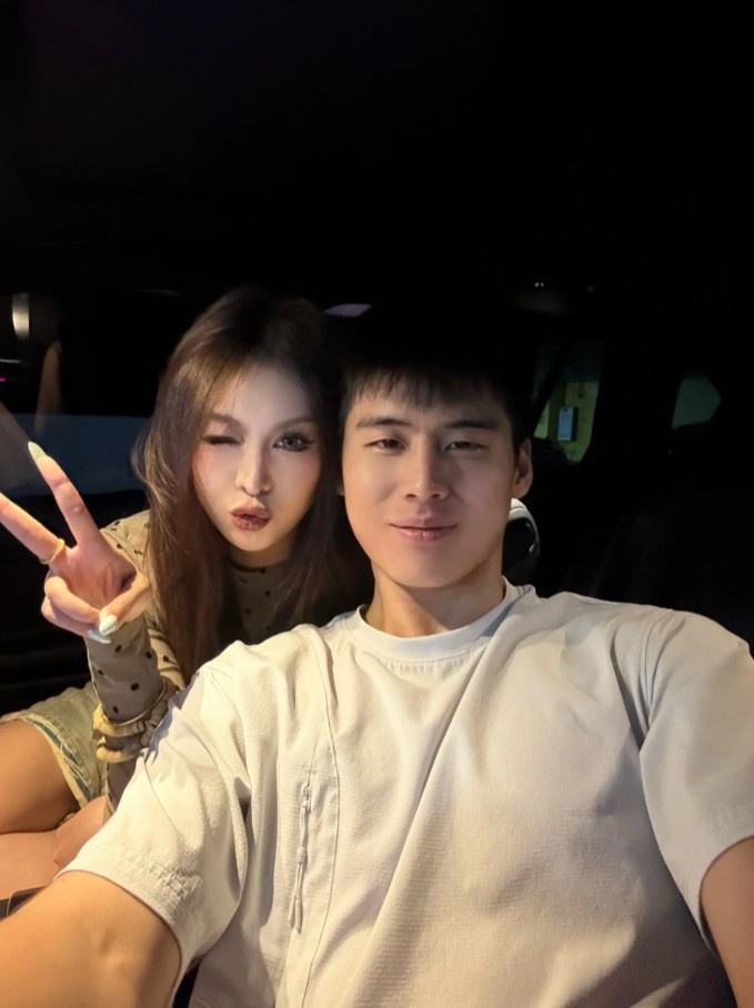 陈家政女友晒照配文耐人寻味,上赛季场均3.7分季后赛零数据 陈家政女友晒照配文耐人寻味,上赛季场均3.7分季后赛零数据