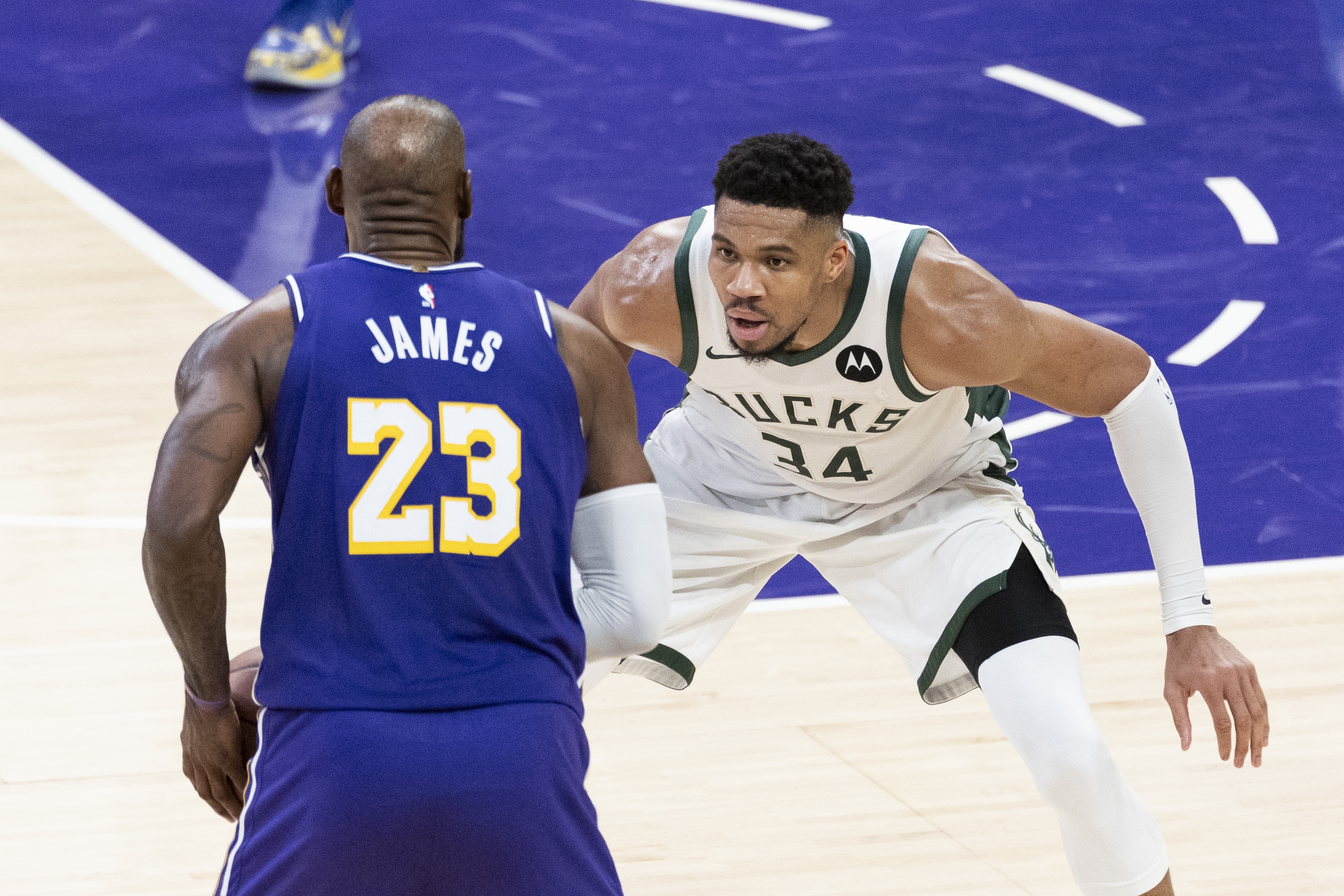 詹姆斯正式签约76人，2026年NBA杯同组四强敌环伺