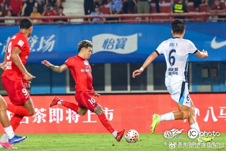 河南1-1大连英博海发 古斯塔沃头球难换三分 河南1-1大连英博海发 古斯塔沃头球难换三分