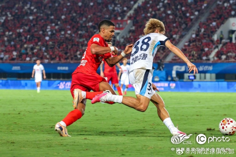 河南1-1大连英博海发 古斯塔沃头球难换三分 河南1-1大连英博海发 古斯塔沃头球难换三分