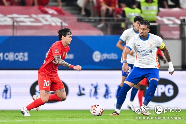 海港三球被吹 主场0-1泰山