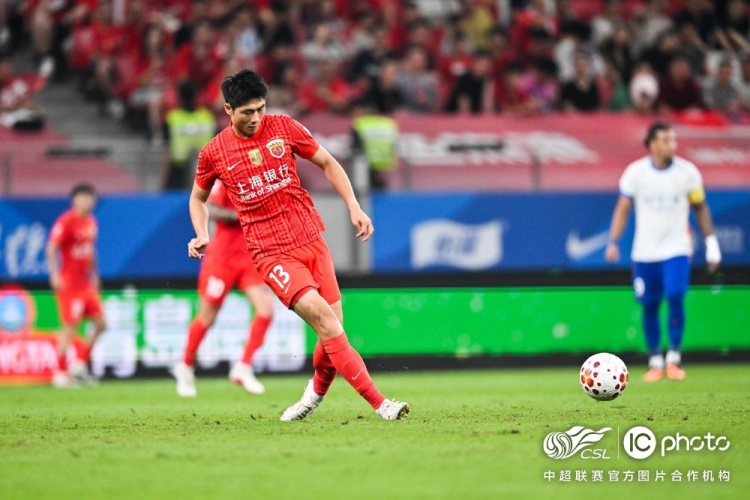 海港三球被吹 主场0-1泰山
