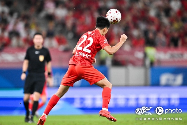 海港三球被吹 主场0-1泰山