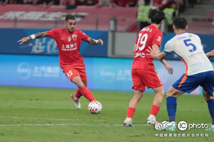 海港三球被吹 主场0-1泰山