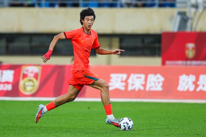 1米94赵松源冲击阿森纳U17 欧冠决赛主裁科瓦奇执法