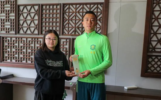 韩佳奇当选国安月度最佳 球迷:用神扑征服我们的心 韩佳奇当选国安月度最佳 球迷:用神扑征服我们的心