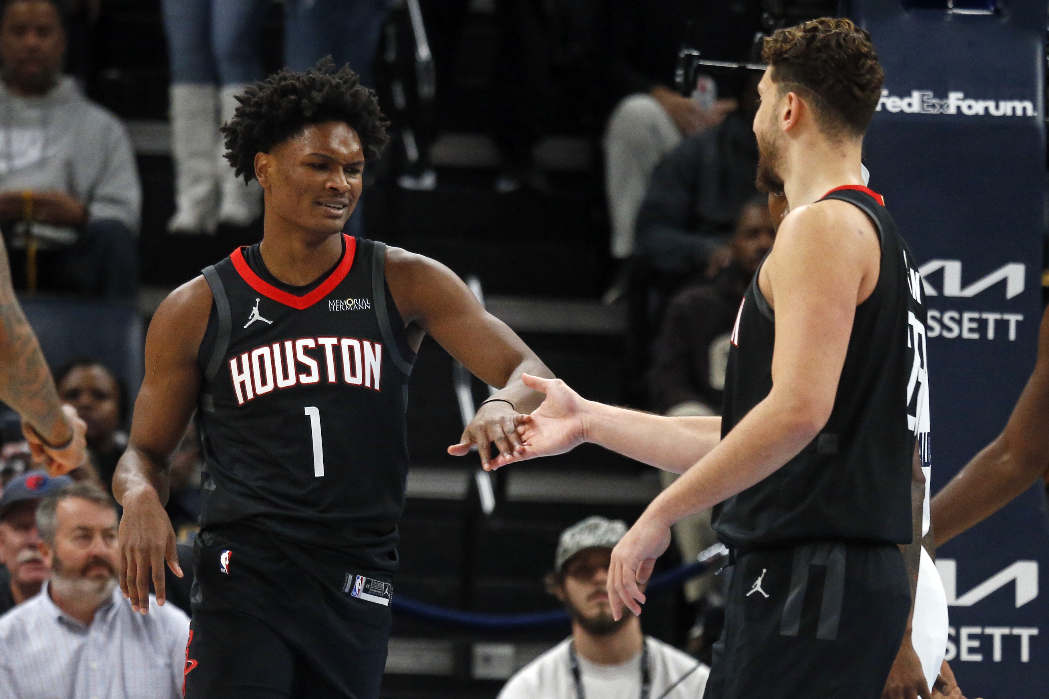 火箭媒体人：阿门三分命中率若上35% 将成NBA前十球员