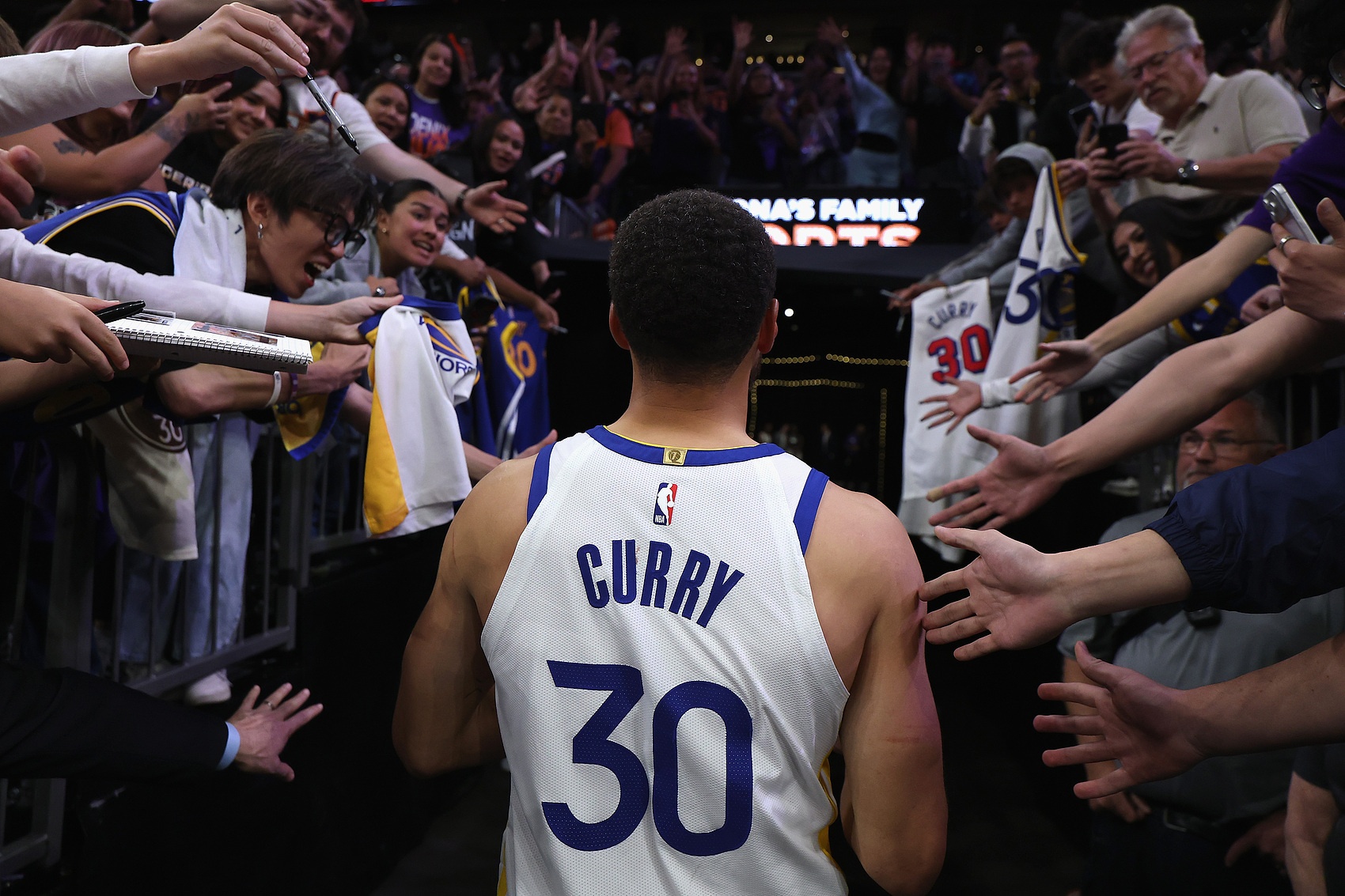 名嘴：库里应该去其他球队争冠 如今的勇士难以在西部突围