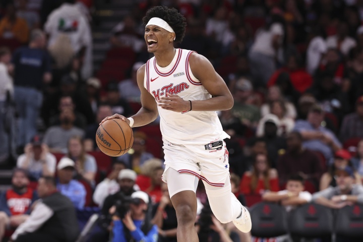 火箭媒体人：阿门已是NBA前五的攻防兼备球员 位列文班华子SGA后