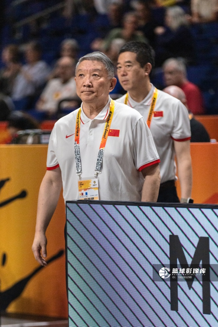 媒体人：法国女篮对中国女篮占据碾压优势 这比赛有一边倒的可能