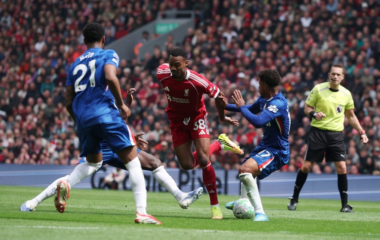 邮报：利物浦放眼全球招募天才小将，今年已引进布鲁赫曼斯等球员